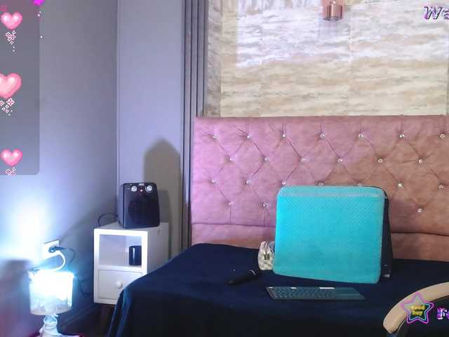 Danielaa-a live cam on BongaCams