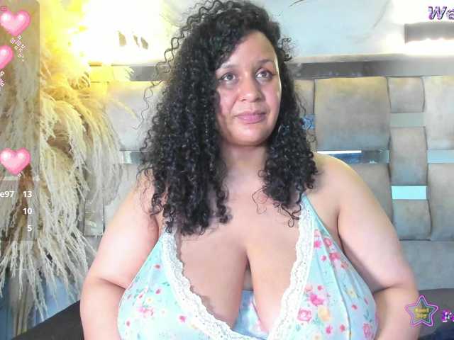 Danielaa-a live cam on BongaCams