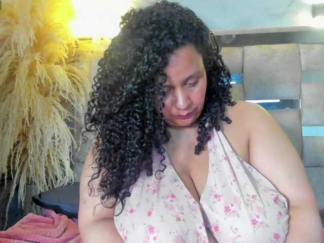 Danielaa-a live cam