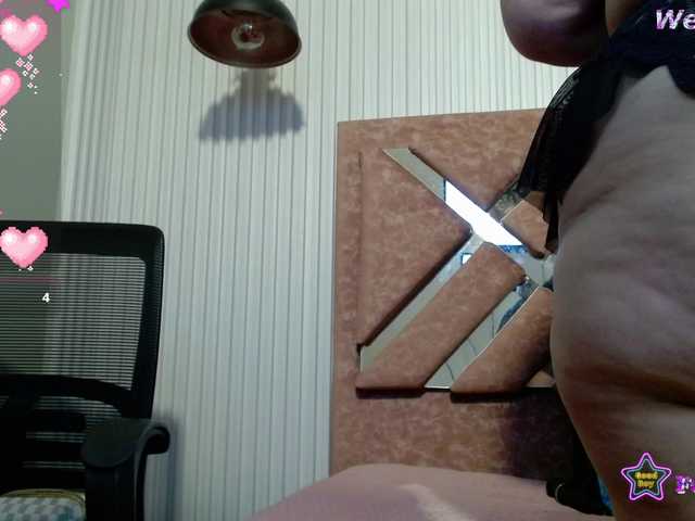 Danielaa-a live cam on BongaCams