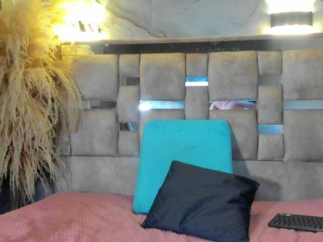 Danielaa-a live cam on BongaCams