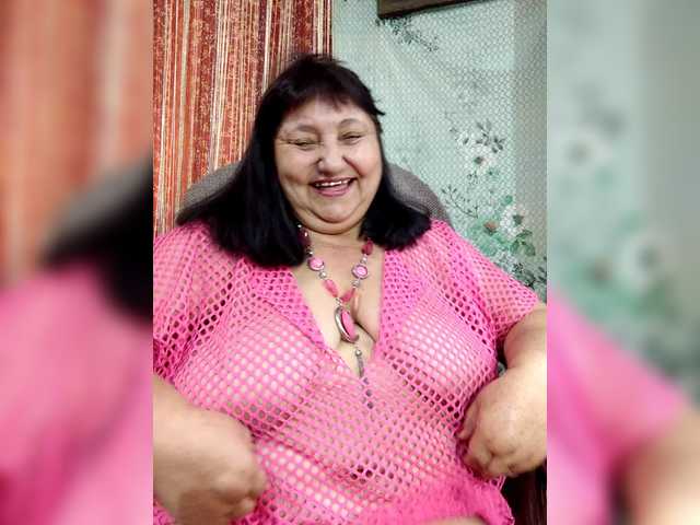 Nezsbudka live cam on BongaCams