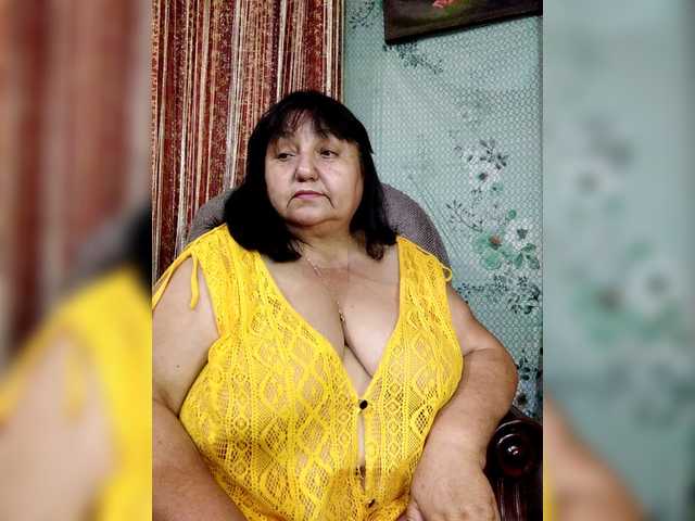 Nezsbudka live cam on BongaCams