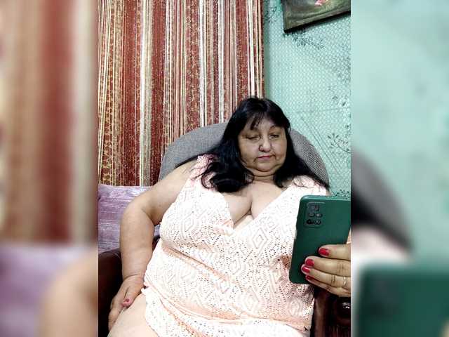 Nezsbudka live cam on BongaCams