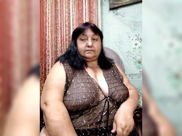 Nezsbudka live cam on BongaCams