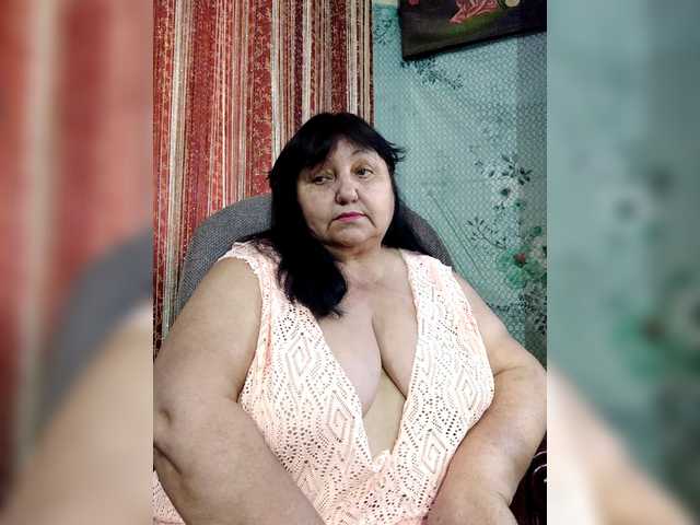 Nezsbudka live cam on BongaCams