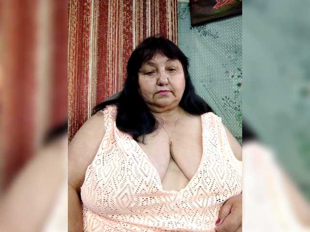 Nezsbudka live cam on BongaCams