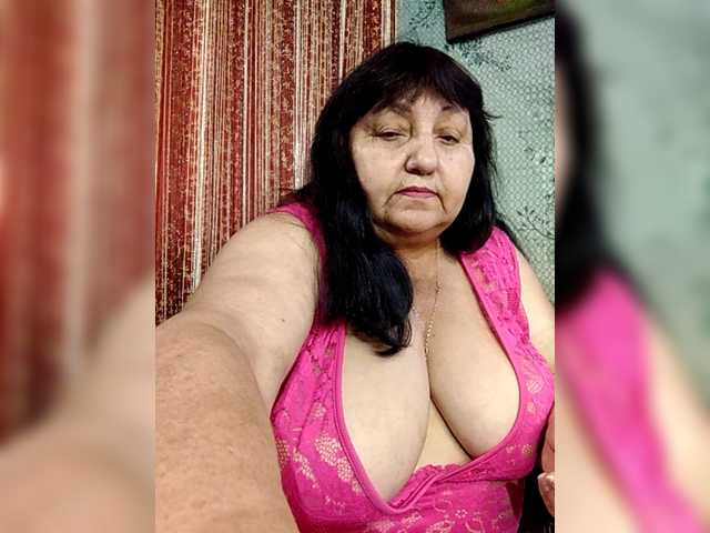 Nezsbudka live cam on BongaCams