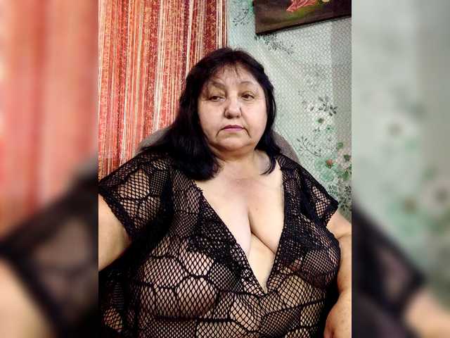 Nezsbudka live cam on BongaCams