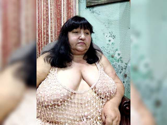 Nezsbudka live cam on BongaCams