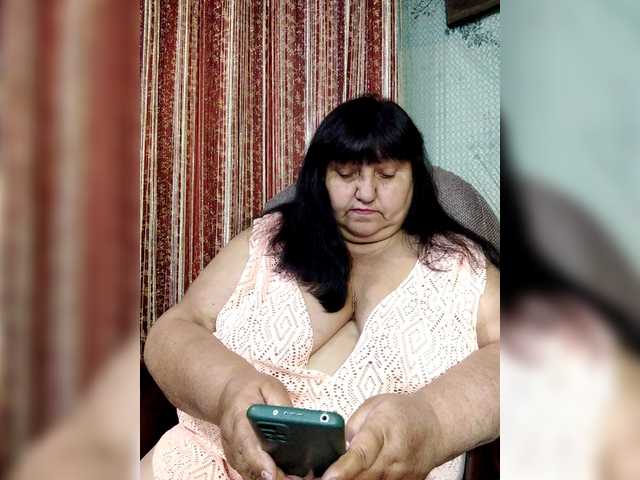 Nezsbudka live cam on BongaCams