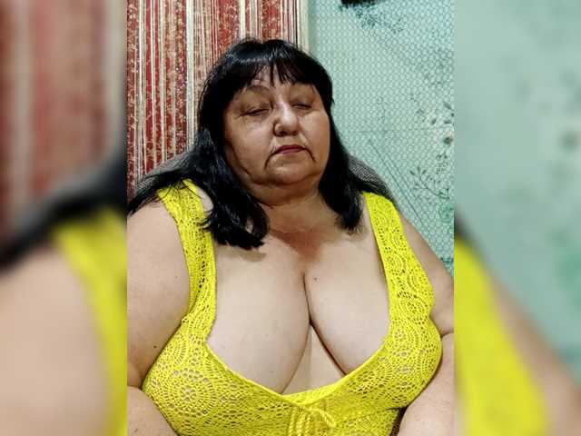 Nezsbudka live cam on BongaCams