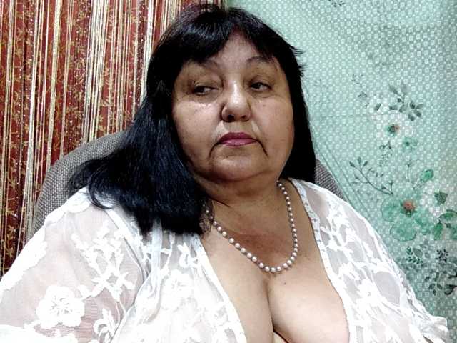 Nezsbudka live cam on BongaCams