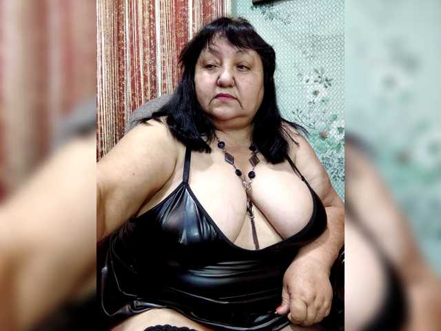Nezsbudka live cam on BongaCams