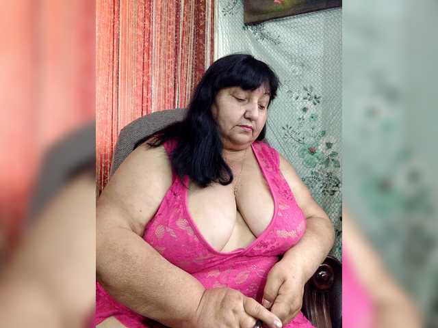 Nezsbudka live cam on BongaCams