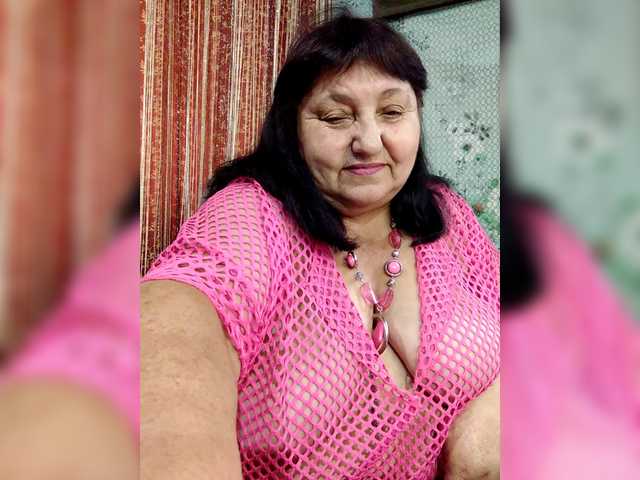 Nezsbudka live cam on BongaCams