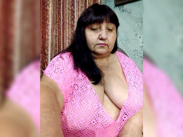 Nezsbudka live cam on BongaCams