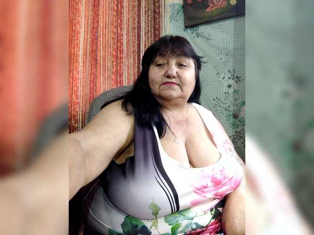 Nezsbudka live cam on BongaCams