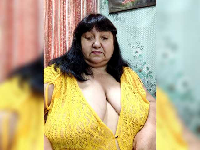 Nezsbudka live cam on BongaCams