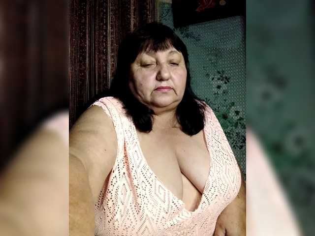 Nezsbudka live cam on BongaCams