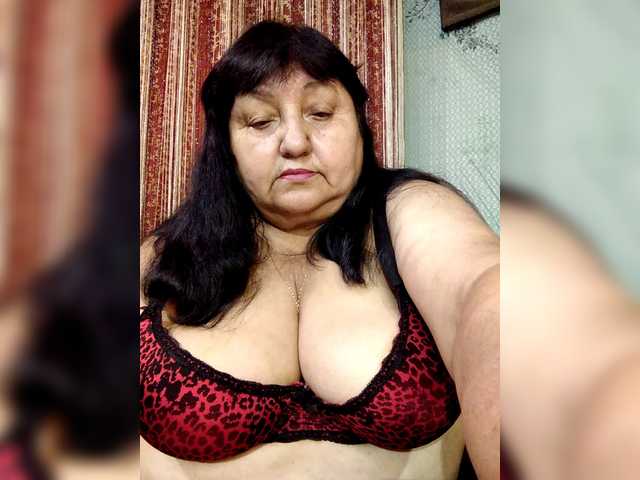 Nezsbudka live cam on BongaCams