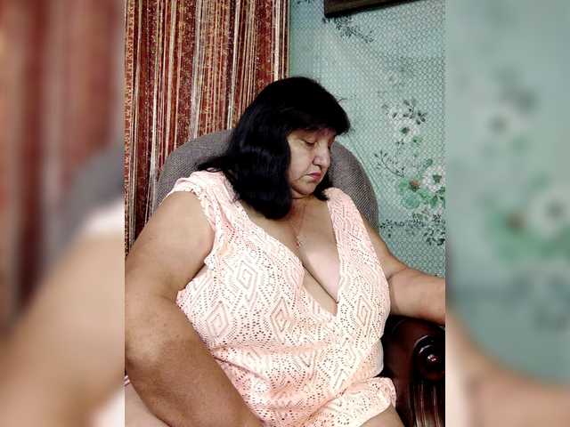 Nezsbudka live cam on BongaCams
