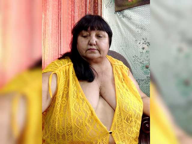 Nezsbudka live cam on BongaCams