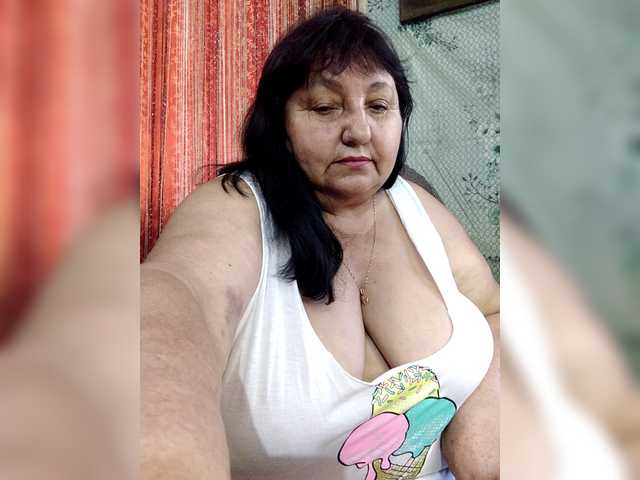Nezsbudka live cam on BongaCams