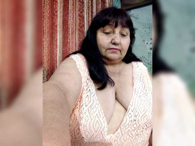 Nezsbudka live cam on BongaCams