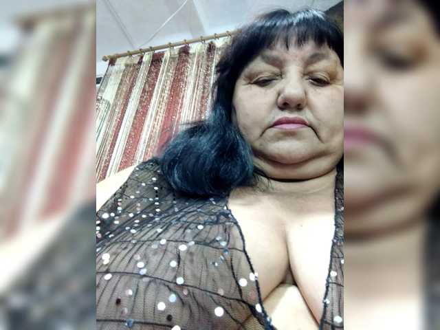 Nezsbudka live cam on BongaCams