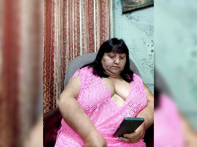 Nezsbudka live cam on BongaCams