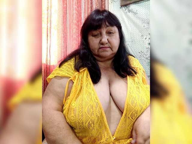 Nezsbudka live cam on BongaCams