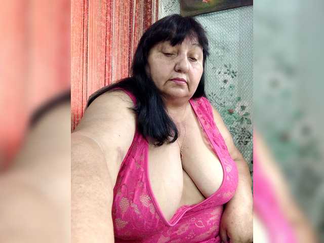 Nezsbudka live cam on BongaCams