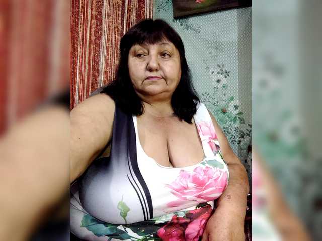 Nezsbudka live cam on BongaCams