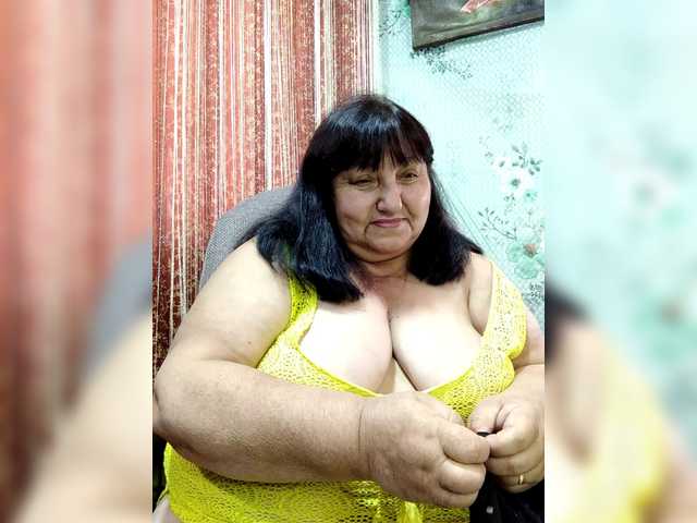 Nezsbudka live cam on BongaCams