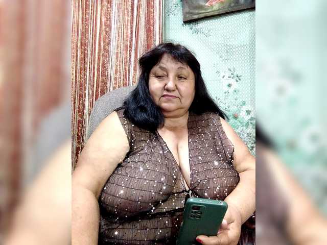 Nezsbudka live cam on BongaCams