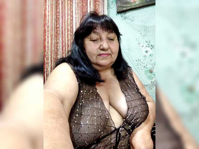 Nezsbudka live cam on BongaCams