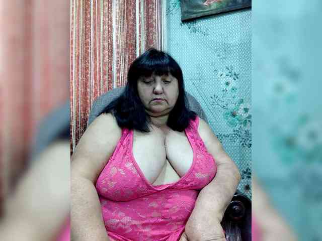 Nezsbudka live female cam on bongacams