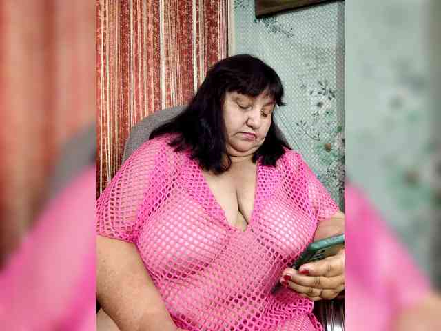 Nezsbudka live female cam on bongacams