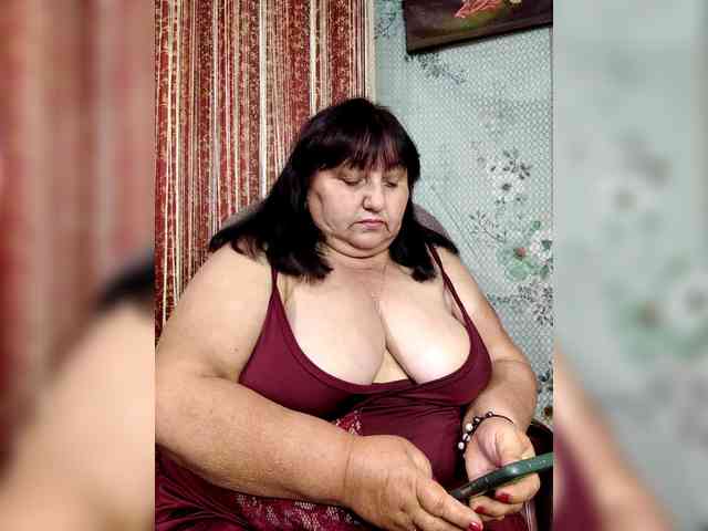Nezsbudka live female cam on bongacams