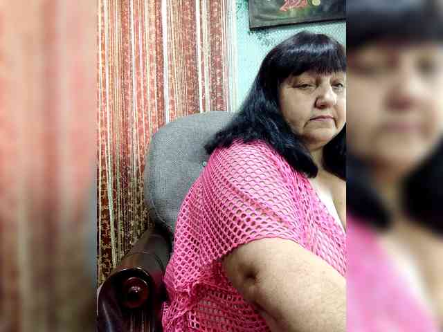 Nezsbudka live female cam on bongacams