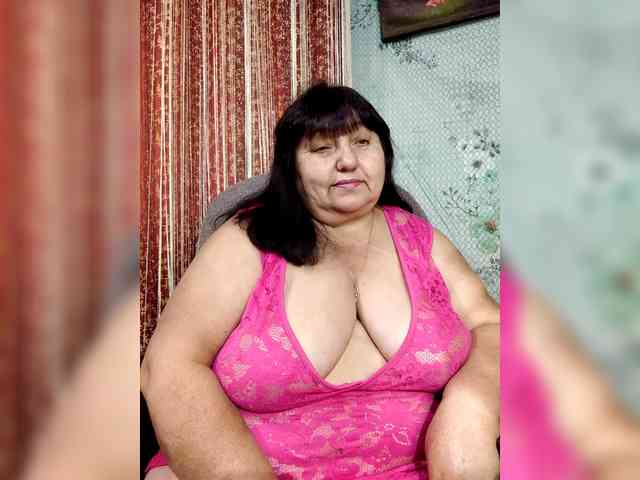 Nezsbudka live female cam on bongacams