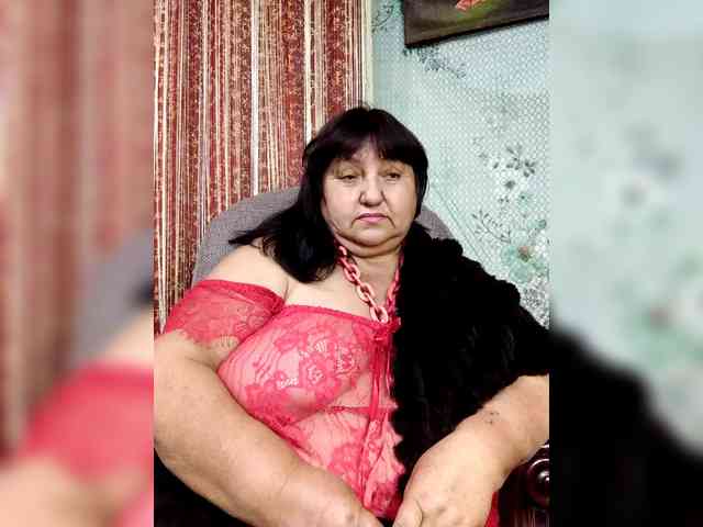 Nezsbudka live female cam on bongacams