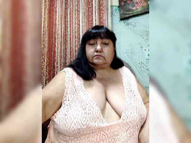Nezsbudka live female cam on bongacams