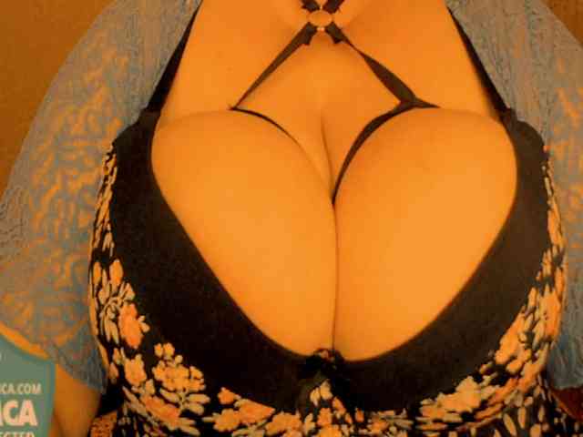 Favoriteboobs44Nika webcam