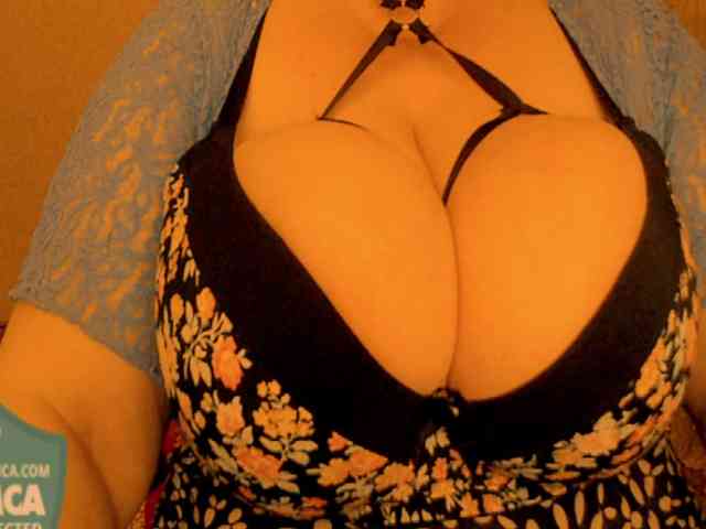 Favoriteboobs44Nika webcam