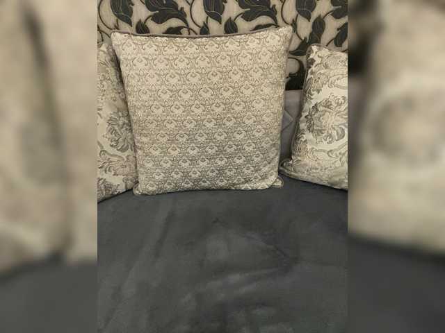 Raduga-25's BongaCams show and profile