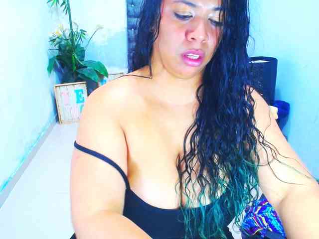 LatynxDayhannis webcam