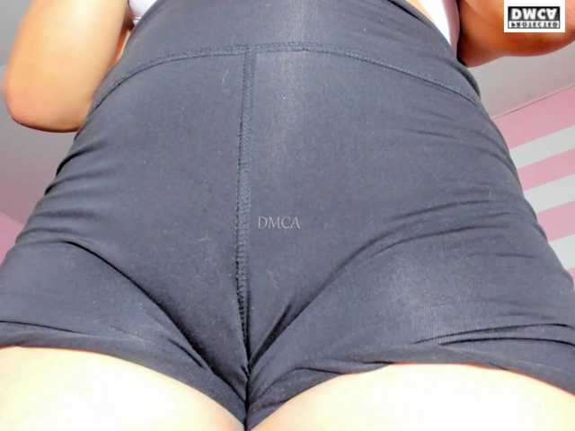 LoveQuinn live cam on BongaCams