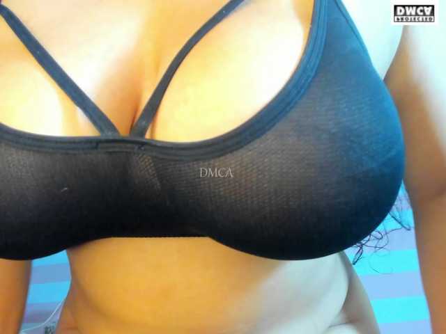 LoveQuinn live cam on BongaCams
